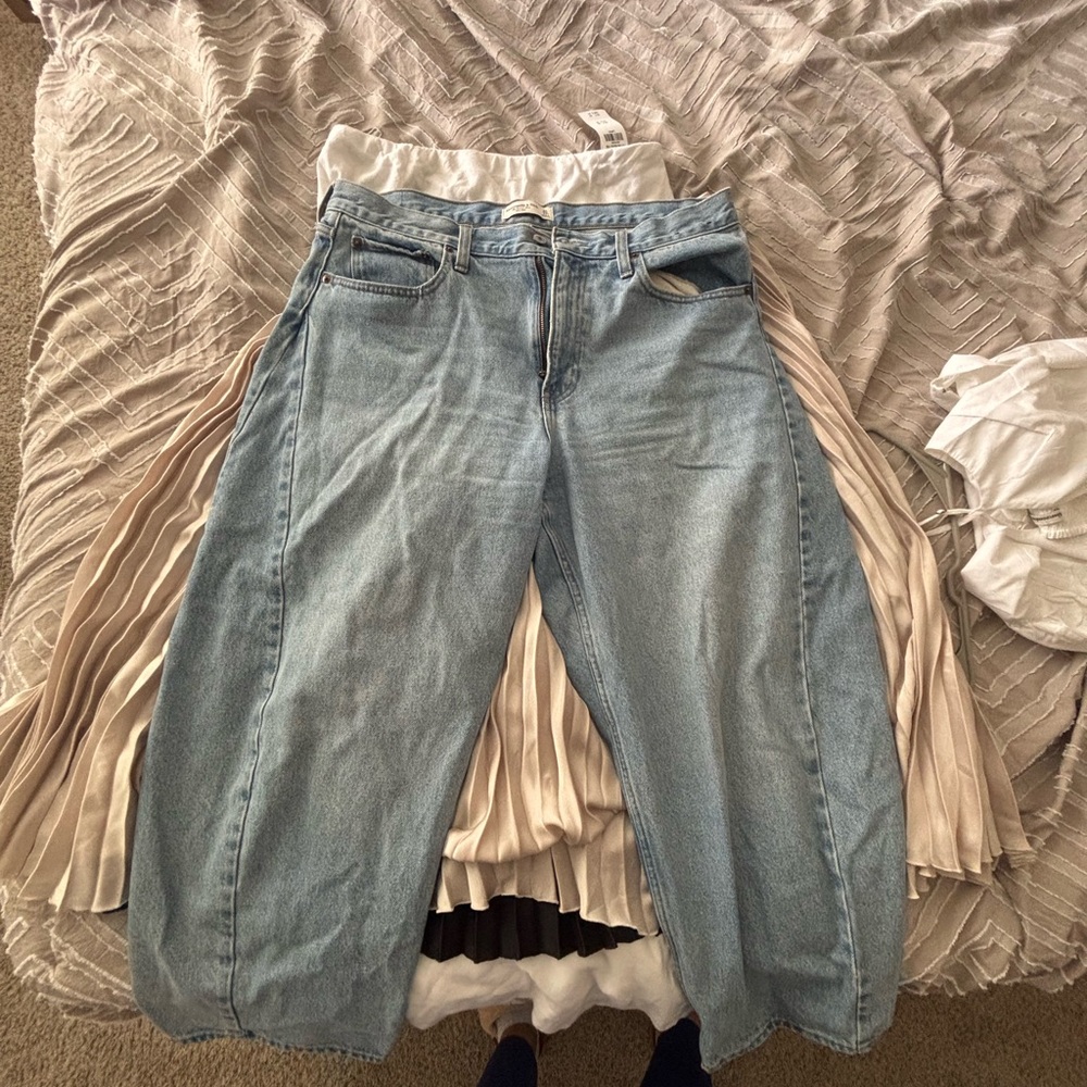 Abercrombie & Fitch Barrel Mid Rise Jeans - Picture 2 of 3